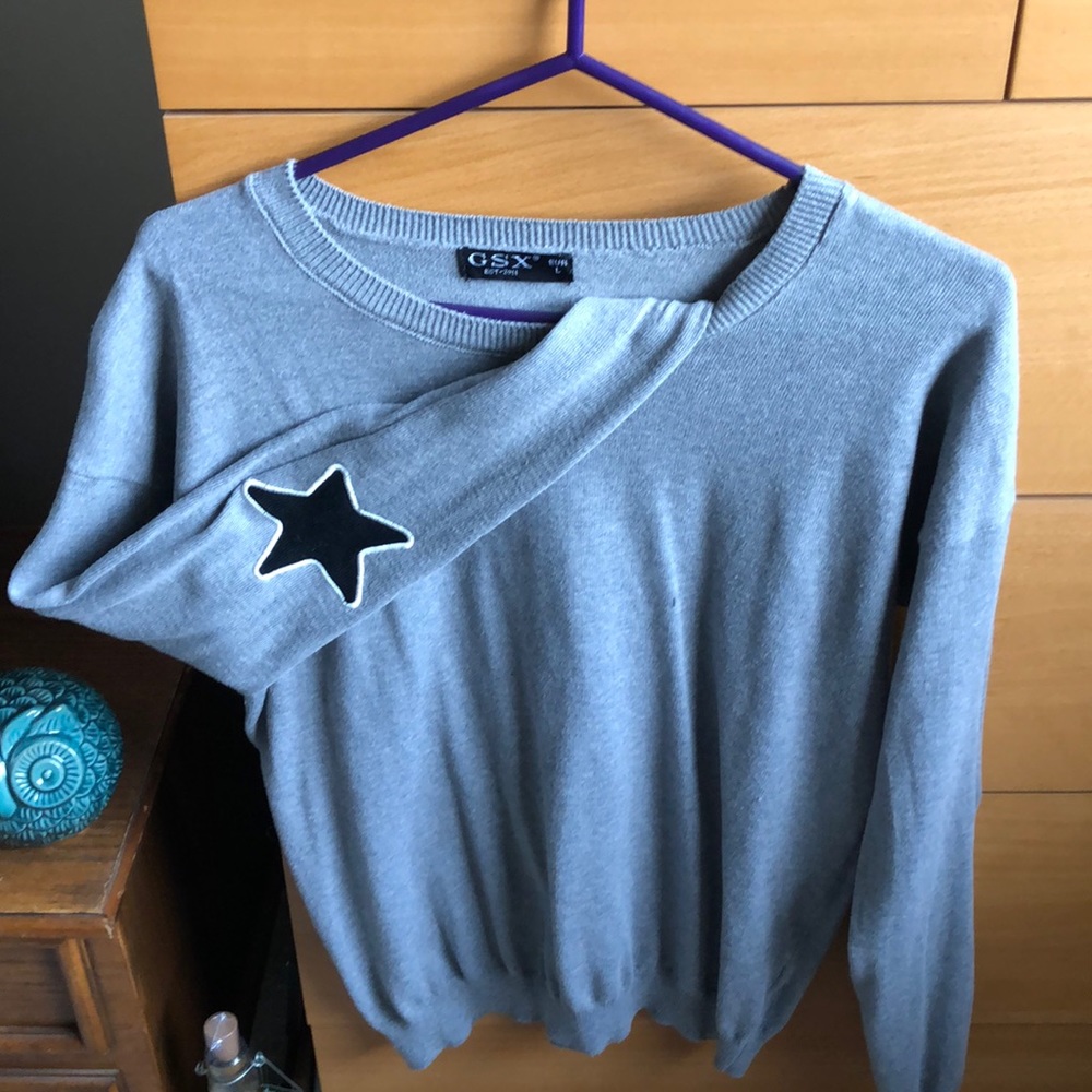 Sweater with elbows design